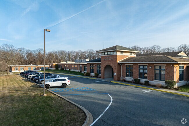 The student-teacher ratio at Bainbridge Elementary School is 15 to 1.