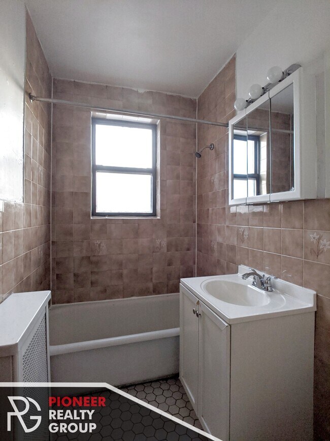 737 W Belmont Ave unit 739-418, Chicago, IL 60657 - photo 5