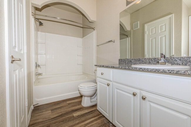 Madrid Renovated 965 SQFT 1 Bed 1 Bath