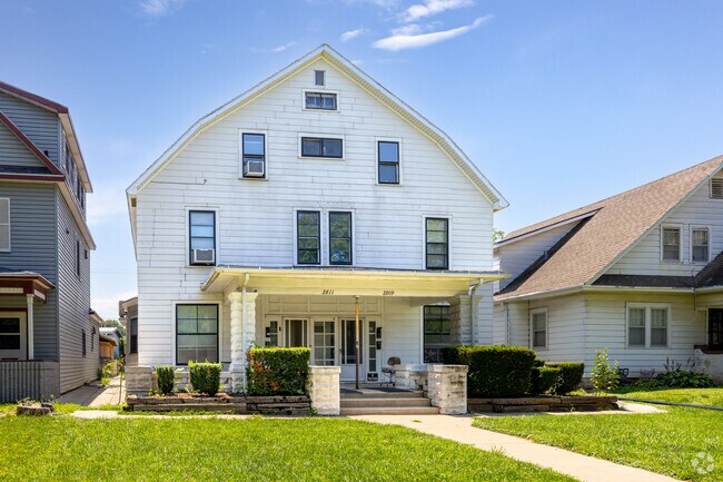 There are many duplexes throughout Hartley for students to live in.