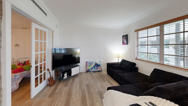 1605 Lenox Ave unit 1605-3, Miami Beach, FL 33139 - photo 2