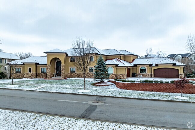 Million-dollar mansions in Edwards bring elegance to the neighborhood.