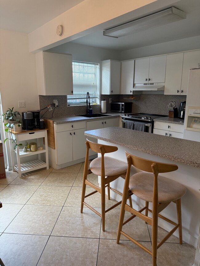 688 Forrest Dr unit 2, Miami Springs, FL 33166 - photo 7