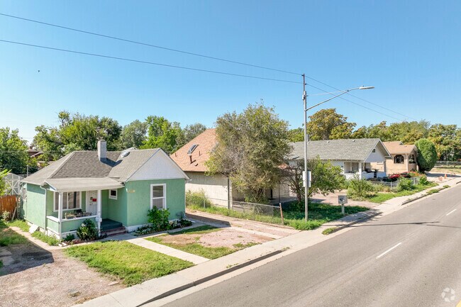 Find cottages for single family homes mostly in Lower East Side Pueblo.