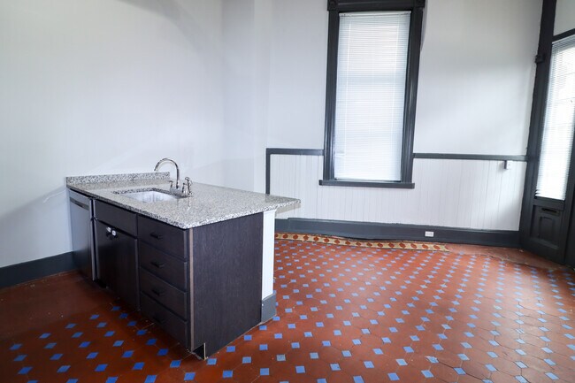 1 W Mcmillan St unit 2, Cincinnati, OH 45219 - photo 5