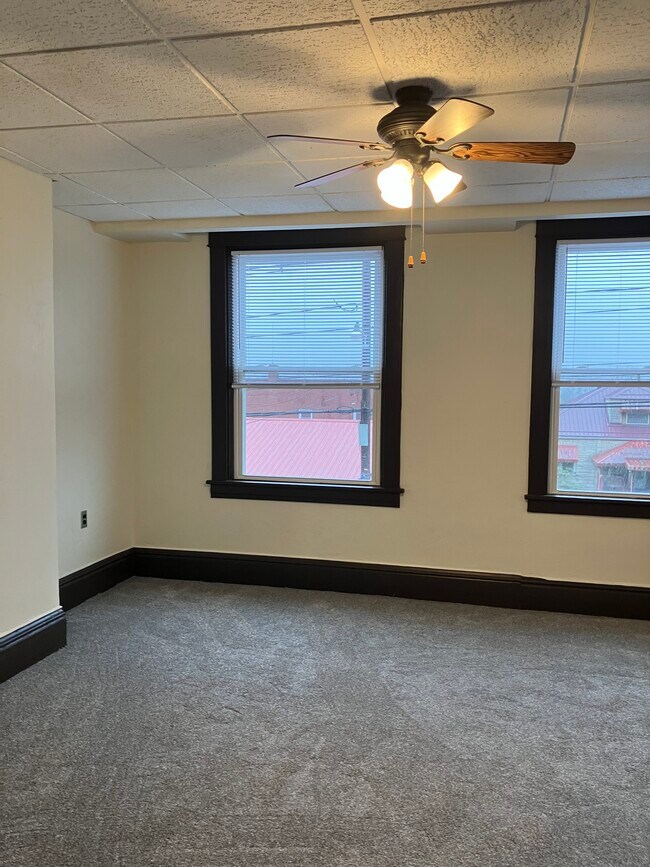 814 Marshall St unit 814 1-2, McMechen, WV 26040 - photo 6