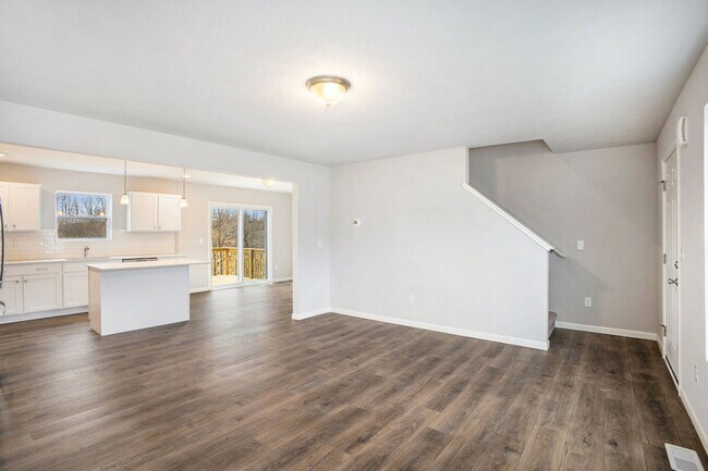 520 Hawk Wood Ct, Cedar Springs, MI 49319 - photo 3