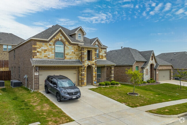 There is a mixture of single and two-story traditional homes in Kennedale.