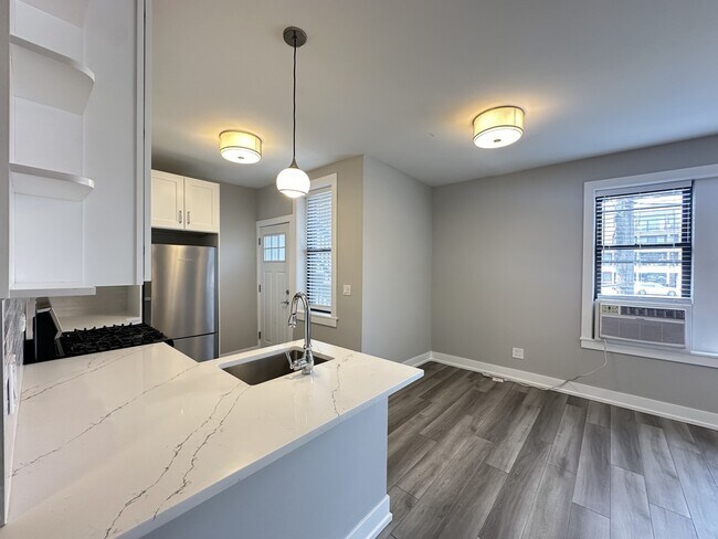 3943 N Janssen Ave unit A07C, Chicago, IL 60613 - photo 5