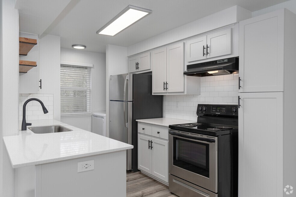 Courtside Apartments, Portland, OR 97221 - photo 1