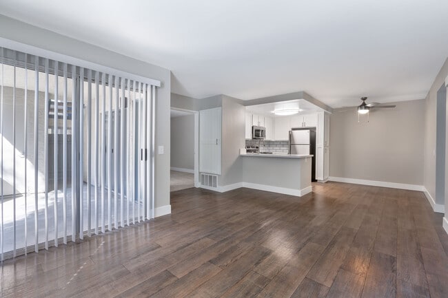 310 Jefferson Apartments, Placentia, CA 92870 - photo 4