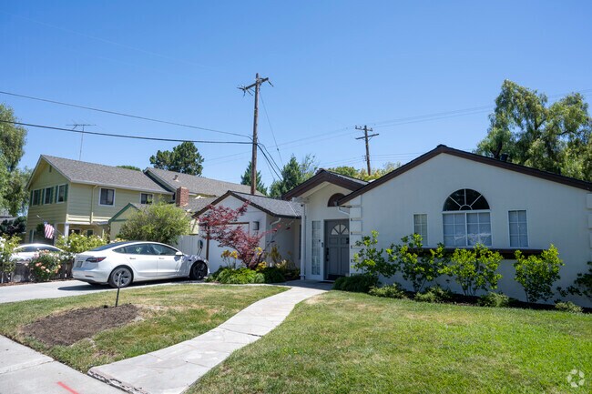 Charleston Gardens has a plethora of nice houses.