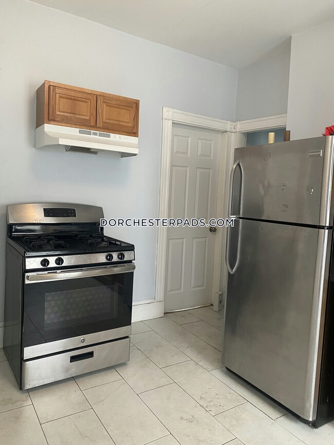 61 Crescent Ave Unit 3, Boston, MA 02125