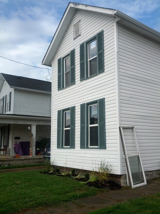 414 Mount Vernon Rd, Newark, OH 43055