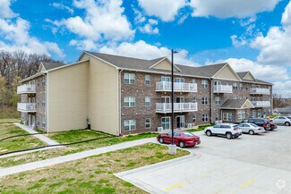 907 Ikes Peak Rd, Clinton, IA 52732