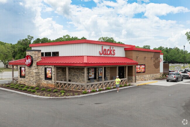 Jack's chain in Creola serves standard American eats such as burgers, fries & milkshakes.