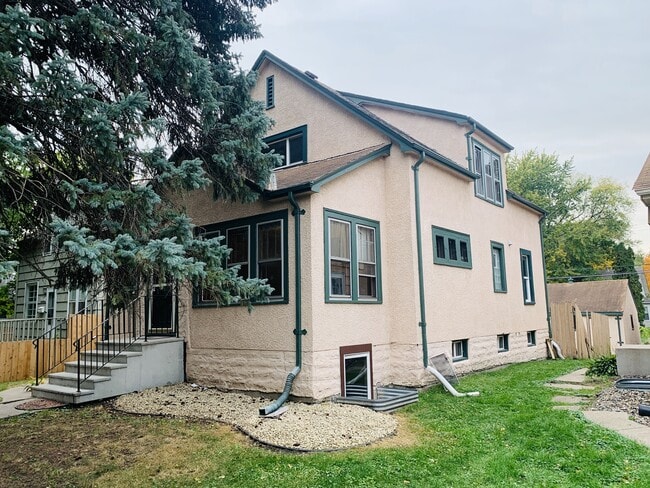 1031 27th Ave SE, Minneapolis, MN 55414 - photo 2