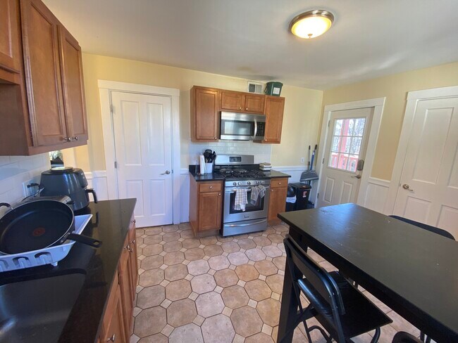 174 Elm St unit 2, North Cambridge, MA 02140 - photo 3