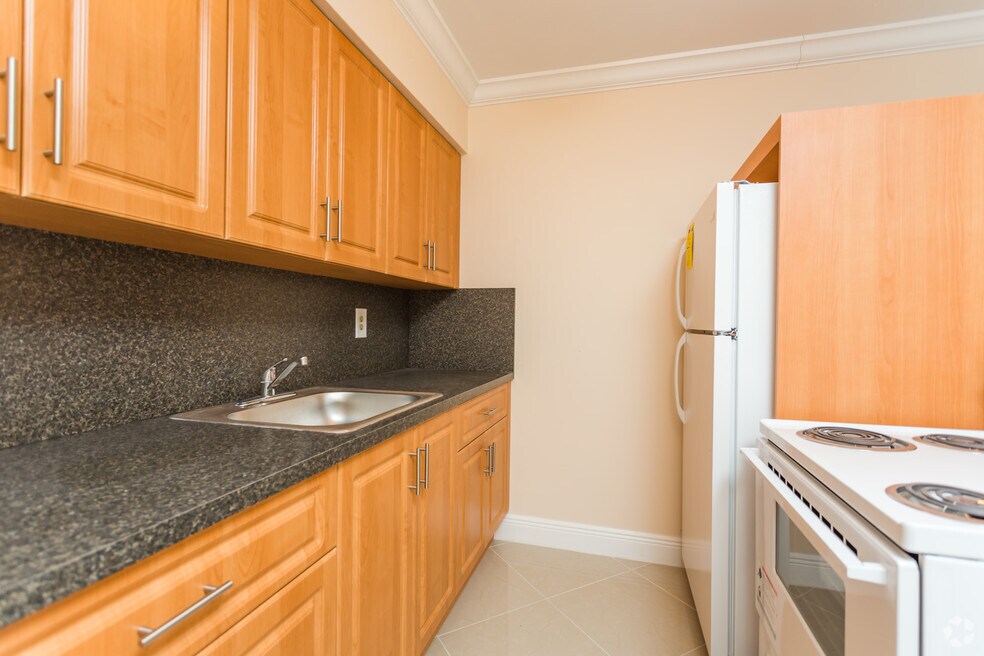Park Hill Hollywood Apartments, Hollywood, FL 33021 - photo 1