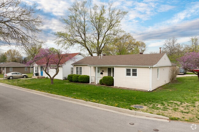 The outlying subdivisions of Moberly are home to ranch style homes.