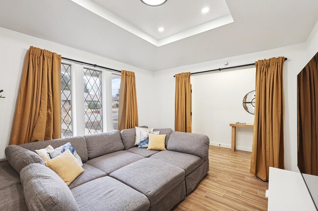 1044 Briarwood Ln unit ID1051607P, Desoto, TX 75115 - photo 6