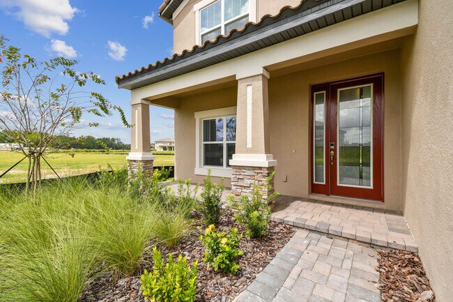 1726 Suttonset Trail, Zephyrhills, FL 33541 - photo 6