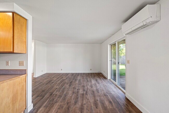 872 W N St, Springfield, OR 97477 - photo 6