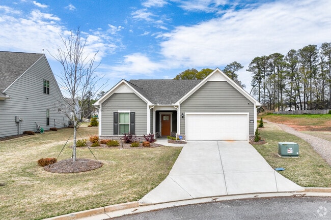 Single-family Ranch homes are a popular build style of Powder Springs.