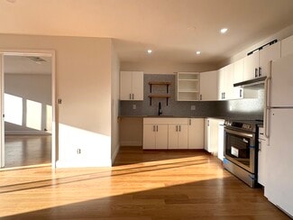 24 Corey St Unit 305, Everett, MA 02149