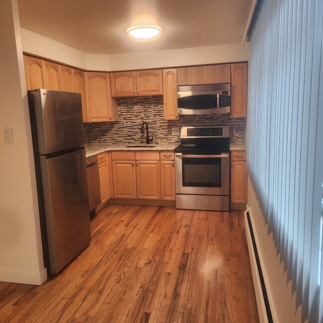 985 N Corona St unit 203, Denver, CO 80218 - photo 4