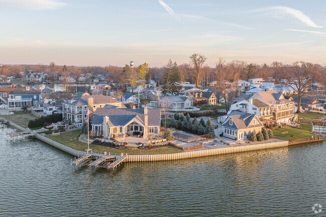 Many lake homes have private docks on Buckeye Lake.