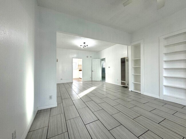 Open living/dining, 12x25