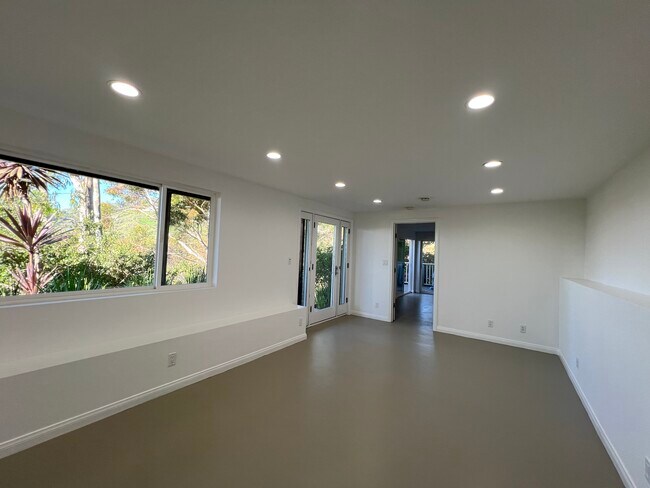 3623 Serra Rd unit Hillside Unit, Malibu, CA 90265 - photo 3