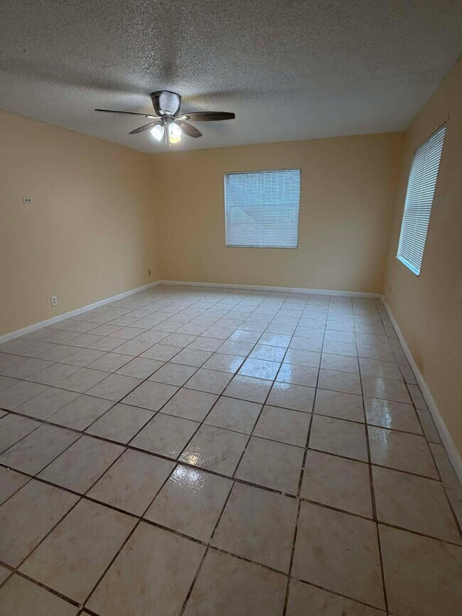 501 W 1st St, Riviera Beach, FL 33404 - photo 4