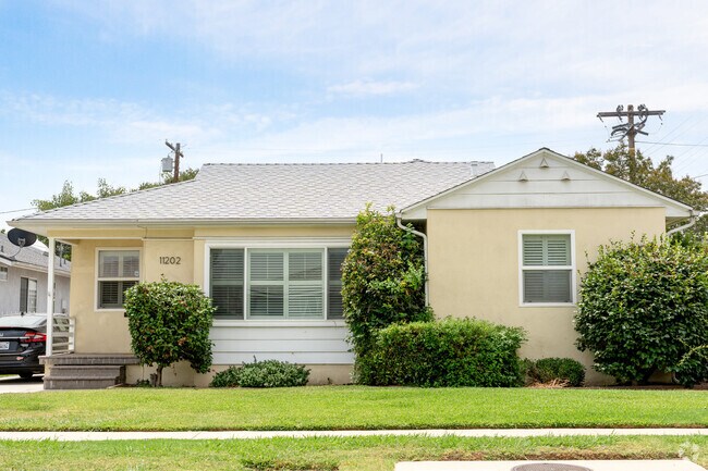 Looking for something a little smaller? Check out these Mid-Century Ranch homes in El Monte, CA.