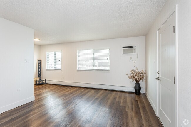 2BR, 1BA - 850SF - Dining Room