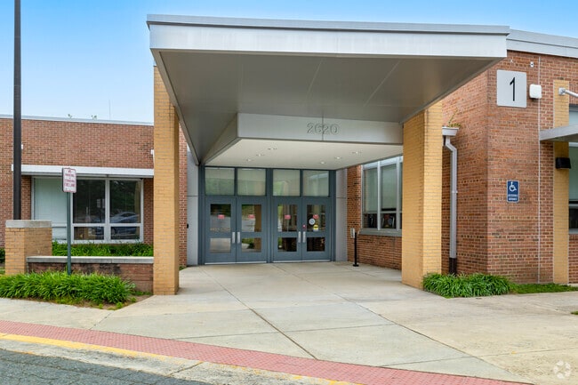 Stenwood Elementary is a welcoming school for residents of Vienna.