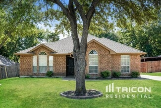 352 N Beltwoods Dr, DeSoto, TX 75115