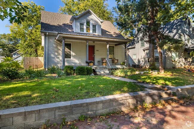 Brightly colored cottages line the streets of South Manhattan