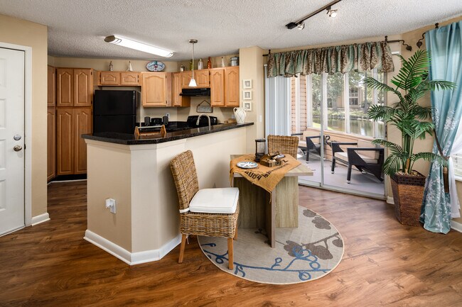 Sun Chase Apartment Homes, Bradenton, FL 34209 - photo 3