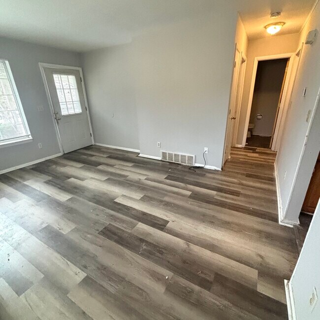 920 Vincent Ct, Lansing, MI 48910 - photo 4