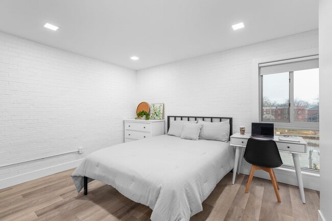 University Square, Saint Louis, MO 63130 - photo 5