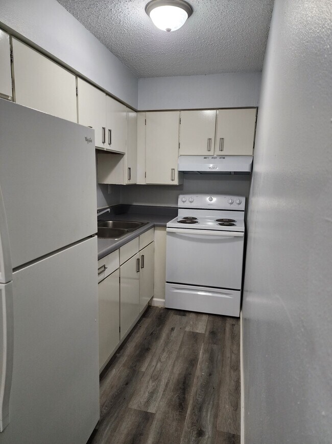 102 Oak St unit 1, Hiawatha, IA 52233 - photo 3