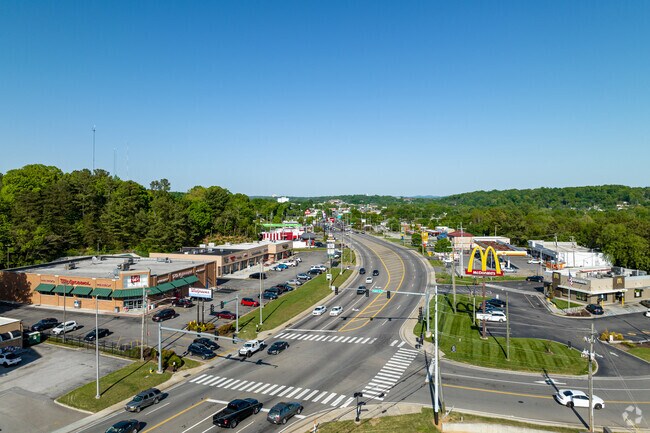 Most of the retail around Cumberland Estates is on Western Avenue.
