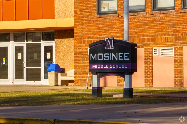 Mosinee Middle School has an overall niche grade of B.