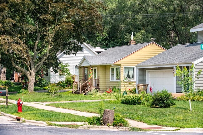 Small ranch-style homes are plentiful in Glen Oak Hills.