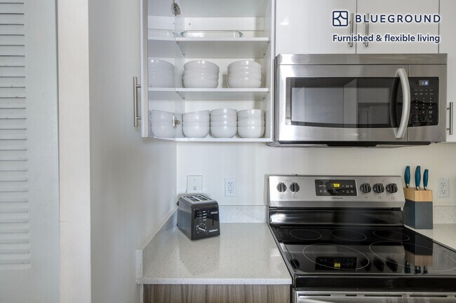 110 SW 12th St unit FL18-ID51, Miami, FL 33130 - photo 7