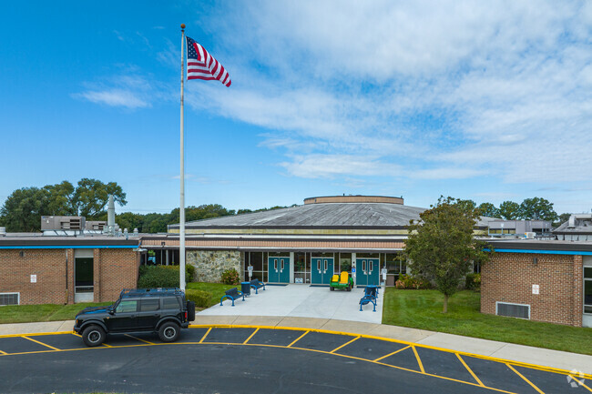 Salem High School hosts 399 students in grades 9-12 with a B- rating on Niche.
