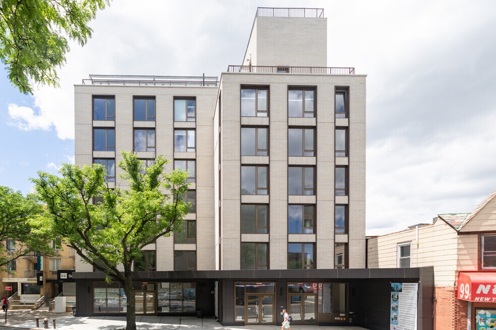 Urbn Edge, Flushing, NY 11354 - photo 1