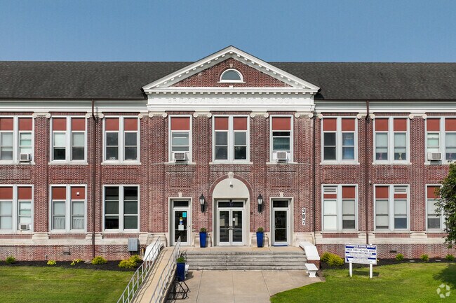 The student-teacher ratio at Woodbridge Middle School is 14 to 1.